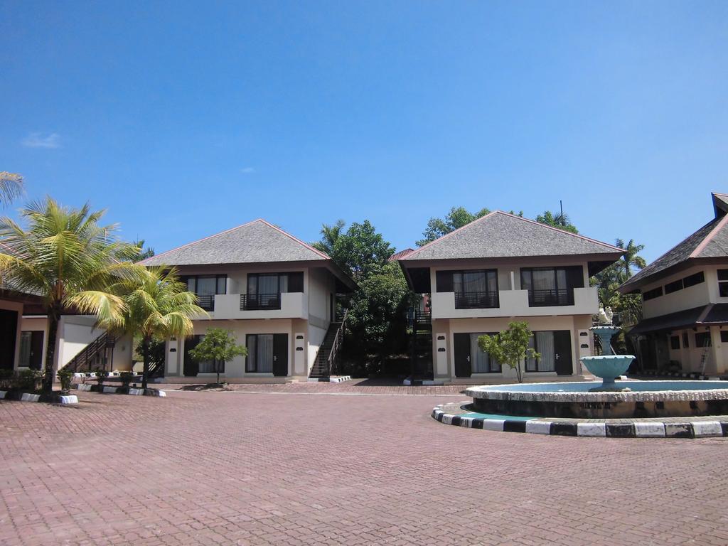 Hotel Town House Bukit Damai Indah Balikpapan  Exterior foto
